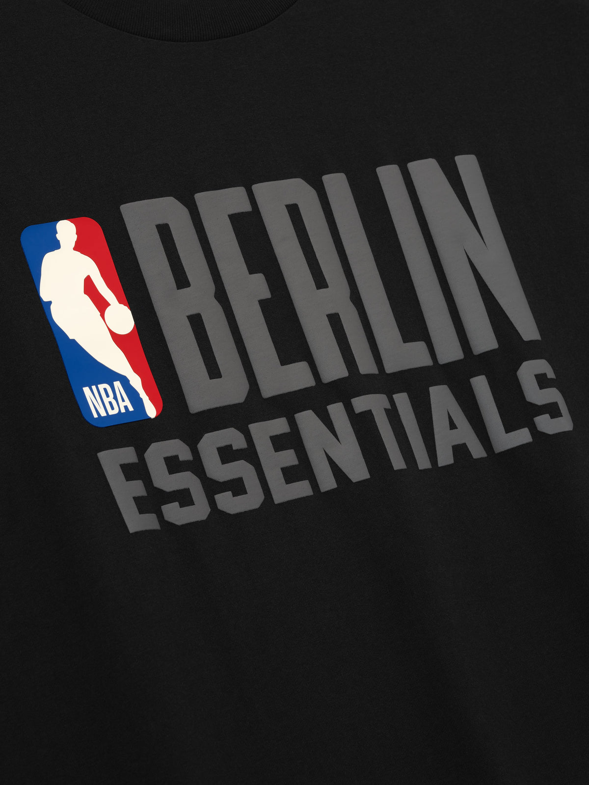Remera Fear of God Essentials Berlin 90s Fit Negro
