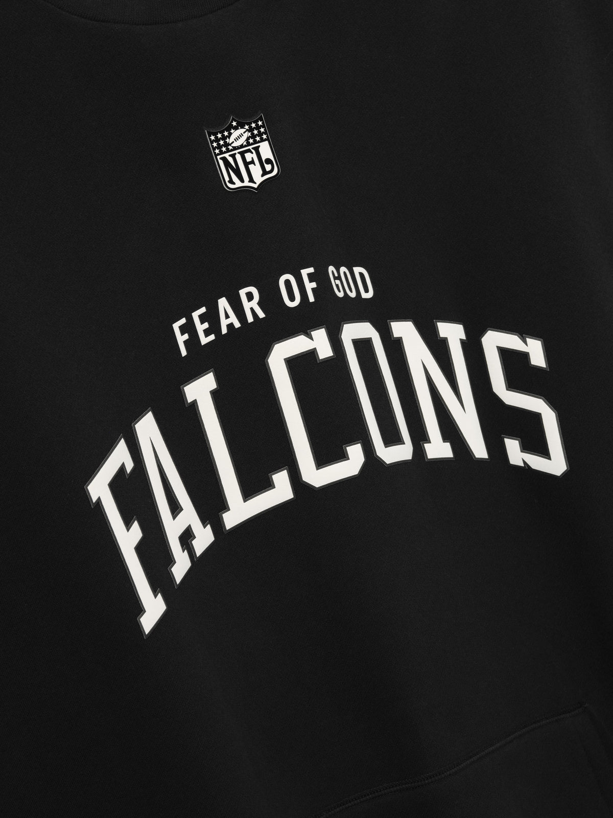 Buzo Fear of God Essentials Falcons Negro