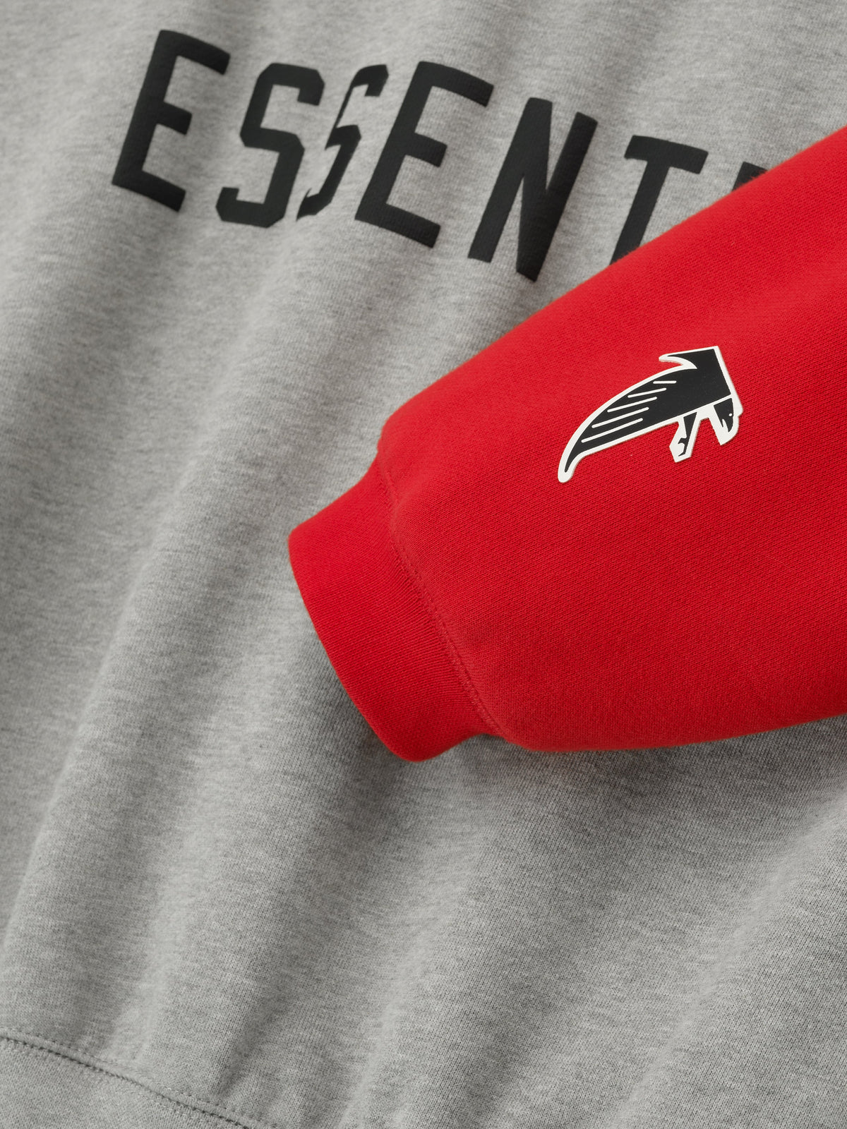 Buzo Fear of God Essentials Falcons Sport Concrete Heather/ Red