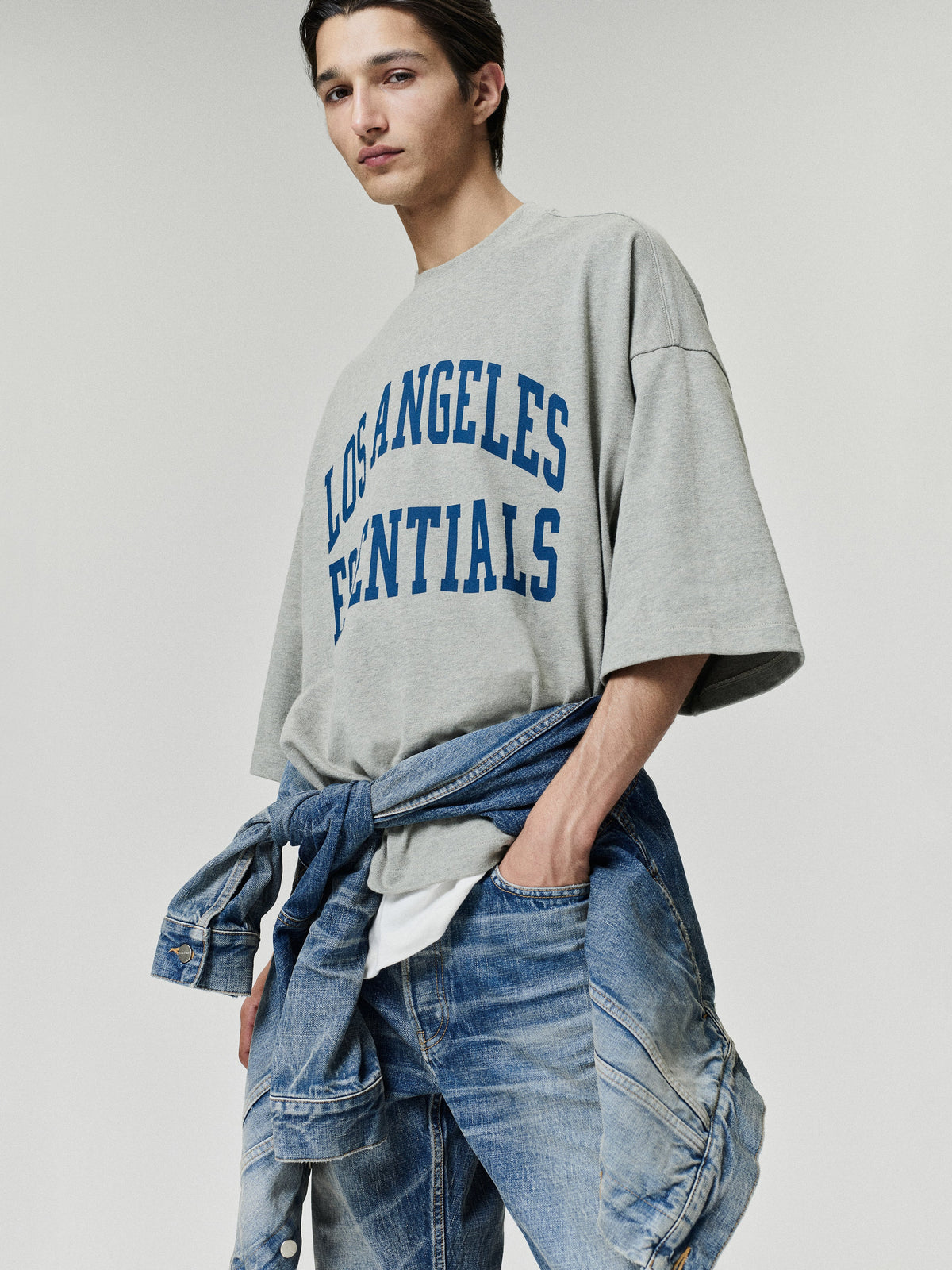 Remera Fear of God Essentials Rams Merch Seal Heather