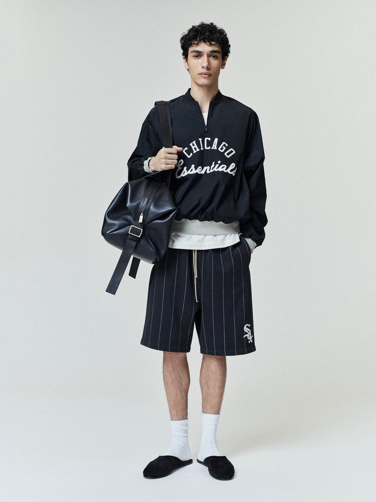 Campera Fear of God Essentials Blanco Sox Half Zip Negro