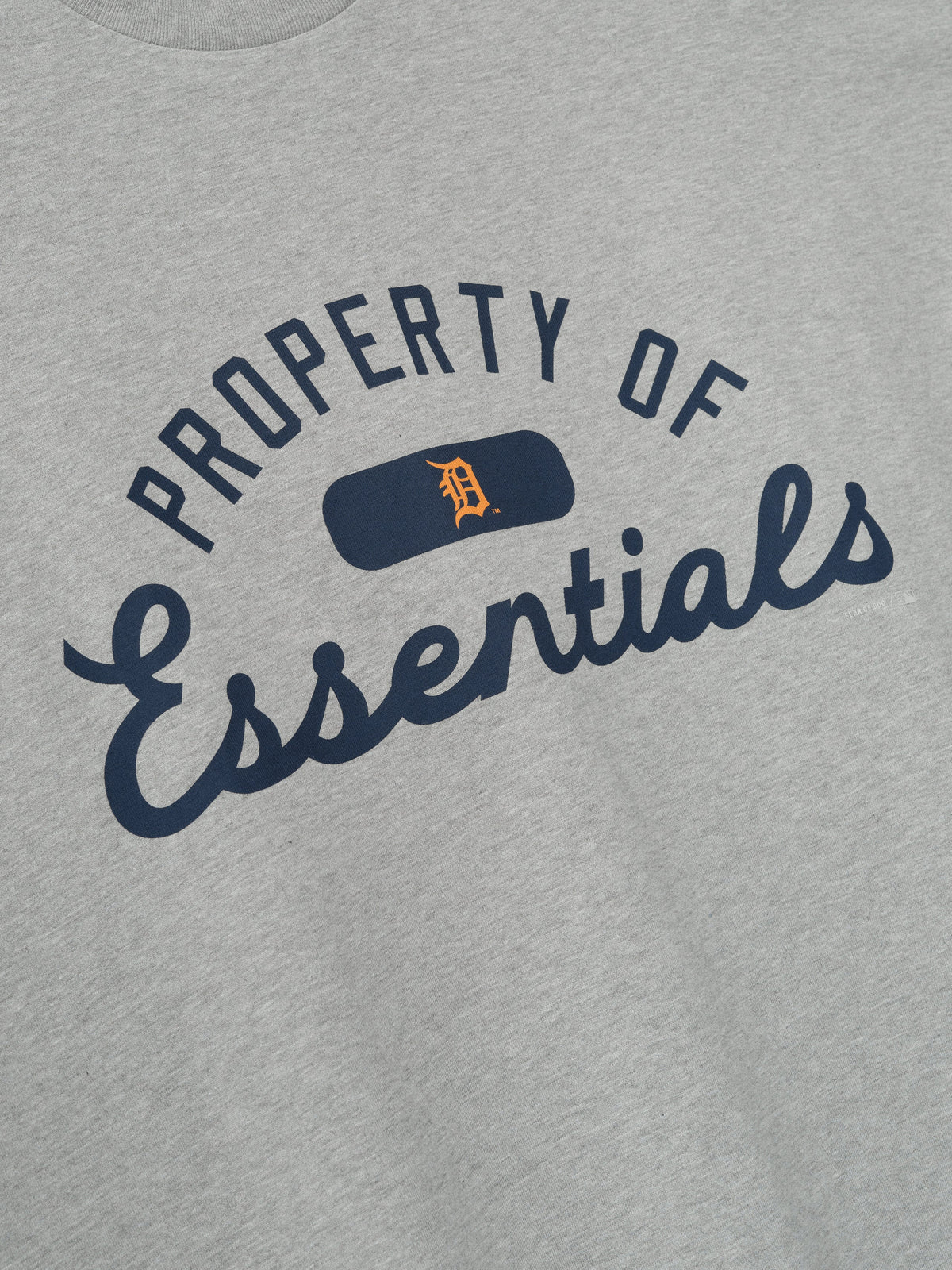 Remera Fear of God Essentials Tigers Merch Concrete Heather