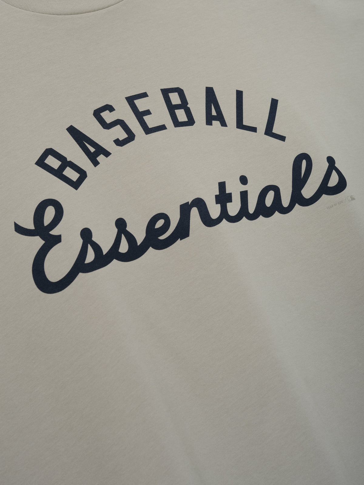Remera Manga Larga Fear of God Essentials Mlb Boxy Seal