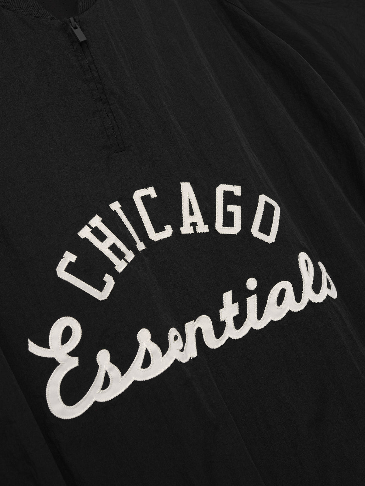 Campera Fear of God Essentials Blanco Sox Half Zip Negro
