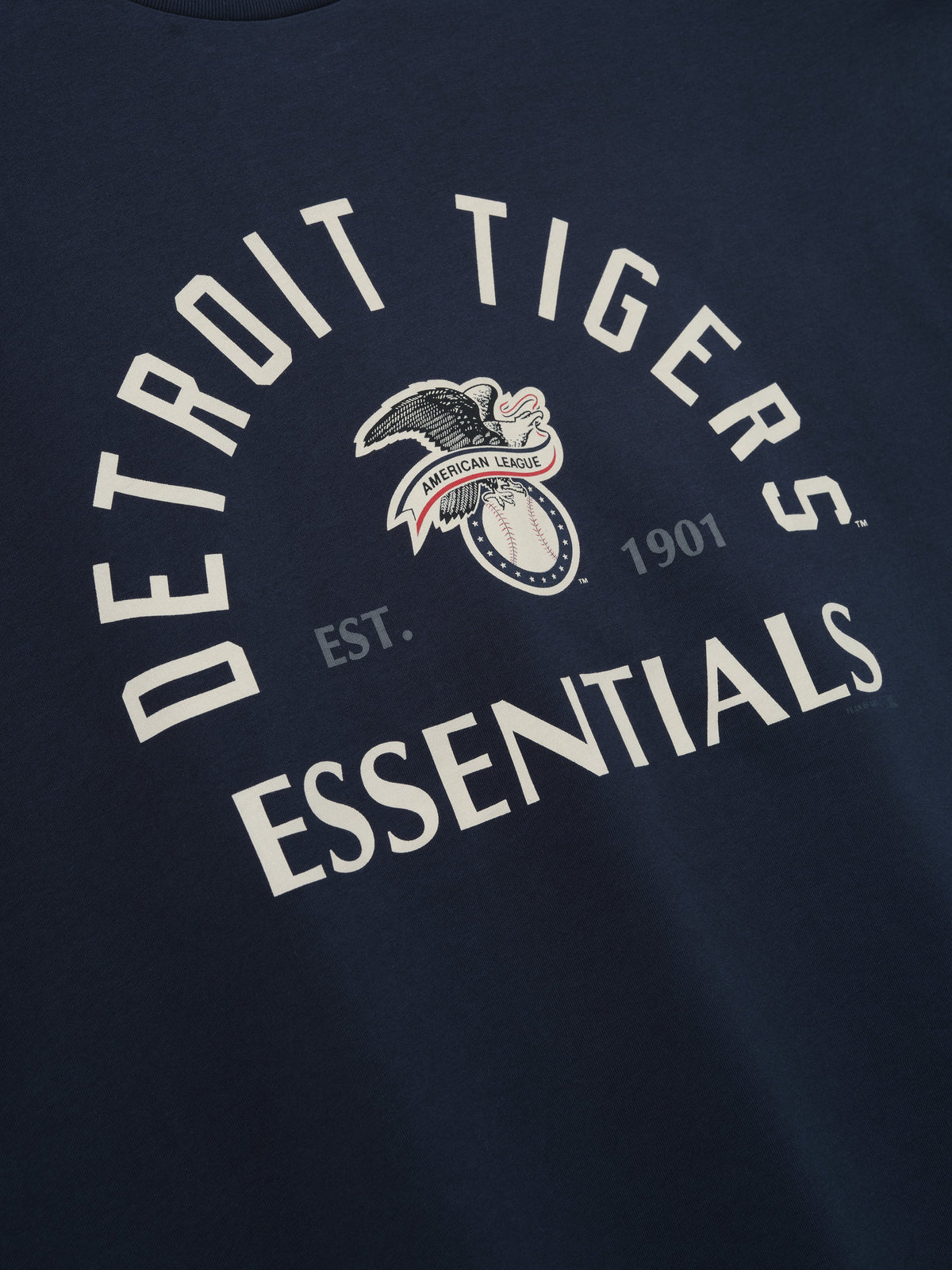 Remera Fear of God Essentials Tigers American League Merch Dark Sapphire