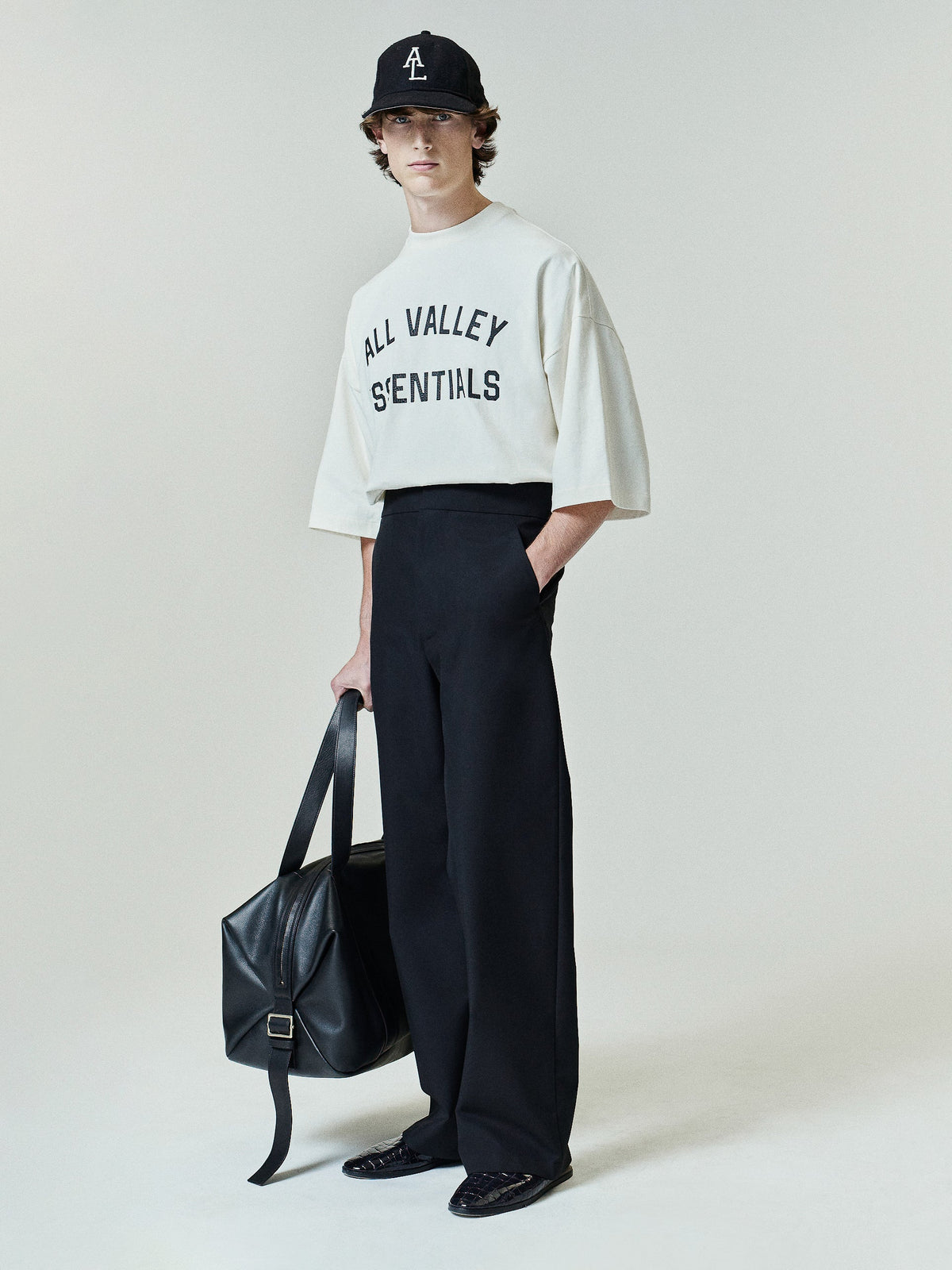 Remera Fear of God Essentials Merch Boxy Fit Ivory