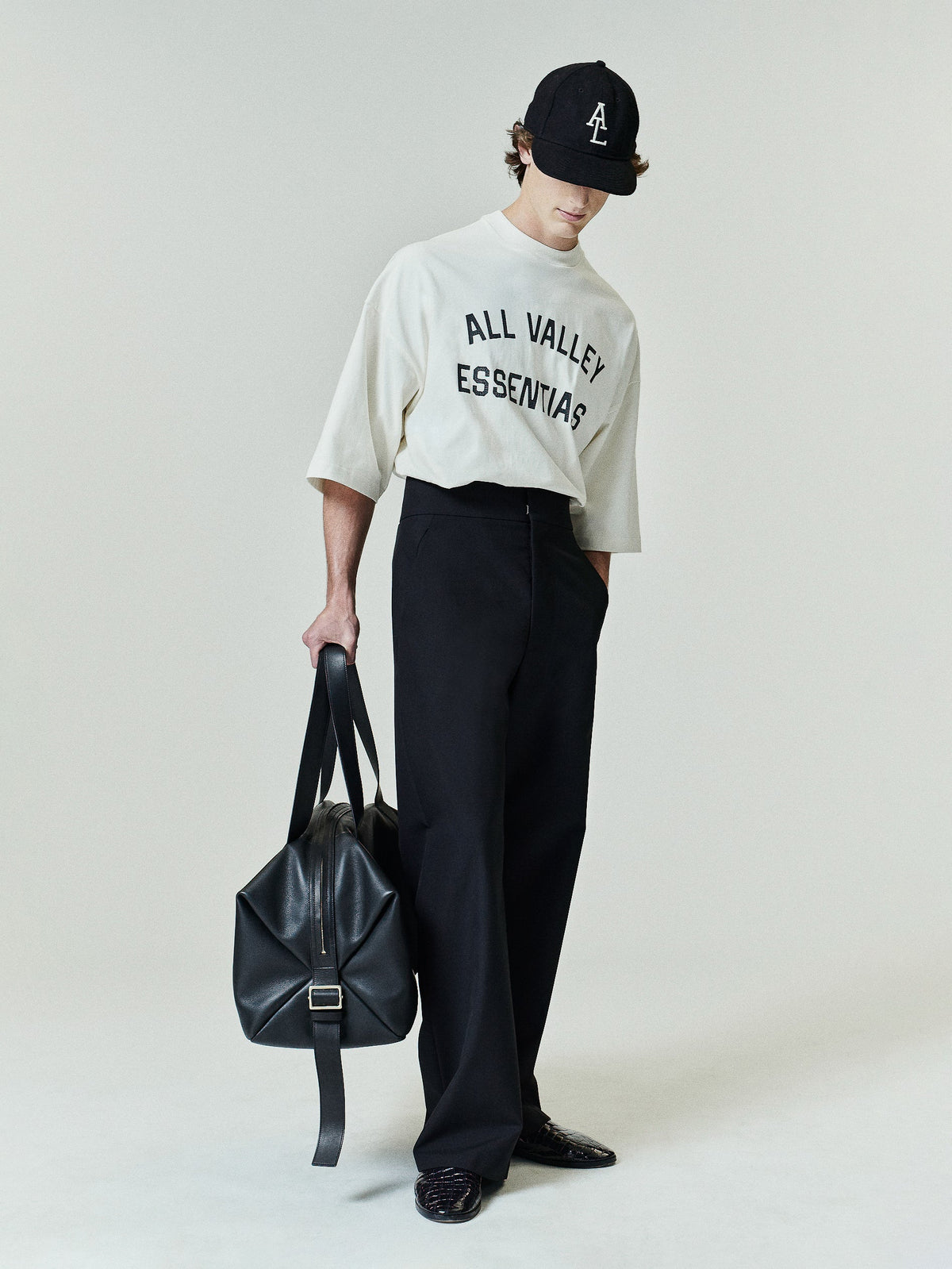 Remera Fear of God Essentials Merch Boxy Fit Ivory