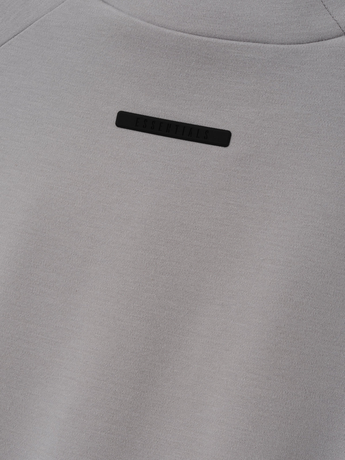 Remera Fear of God Essentials Tight Smoke