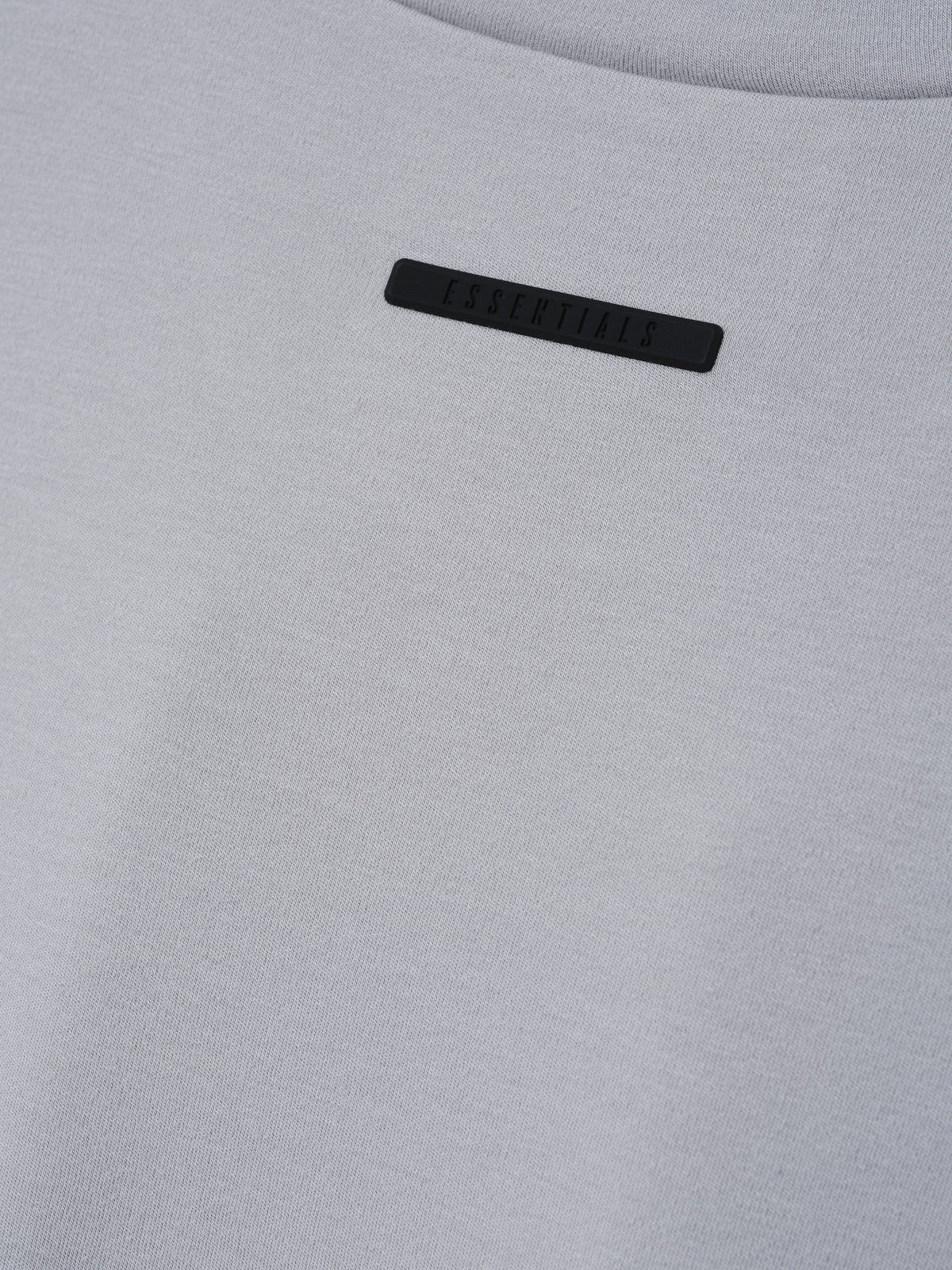 Remera Manga Larga Fear of God Essentials Longsleeve V-neck Smoke