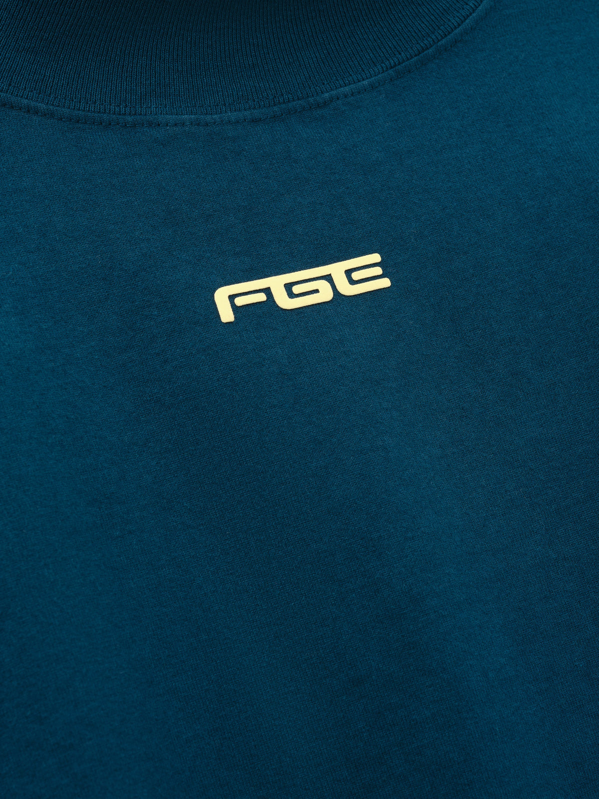 Remera Fear of God Essentials Slim Mockneck Washed Night Sea