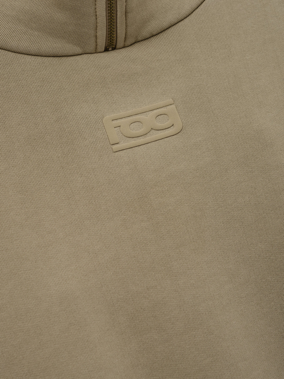 Remera Fear of God Essentials Modern Mockneck Washed Clay