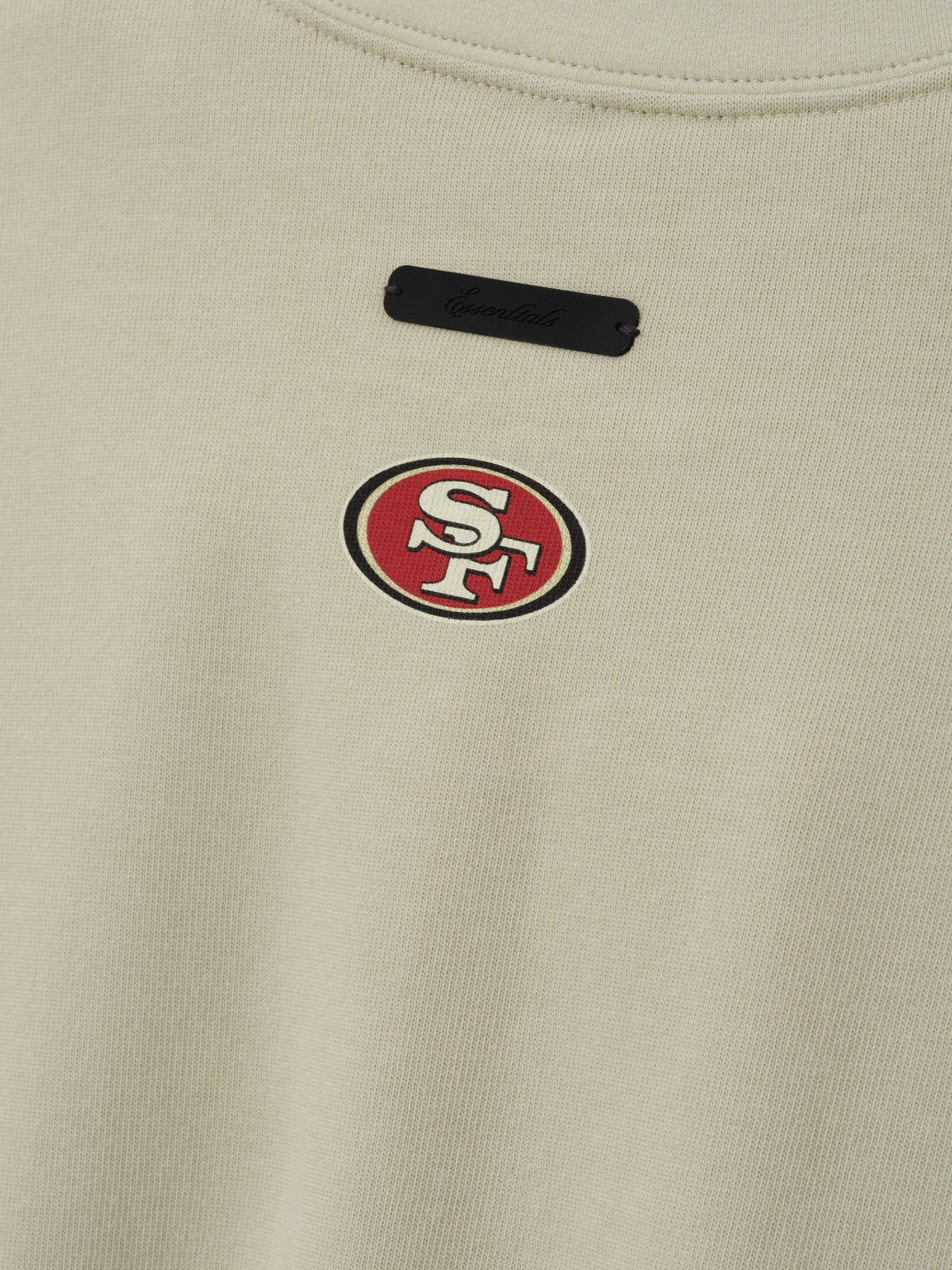 Remera Fear of God Essentials 49ers Merch Sandstone