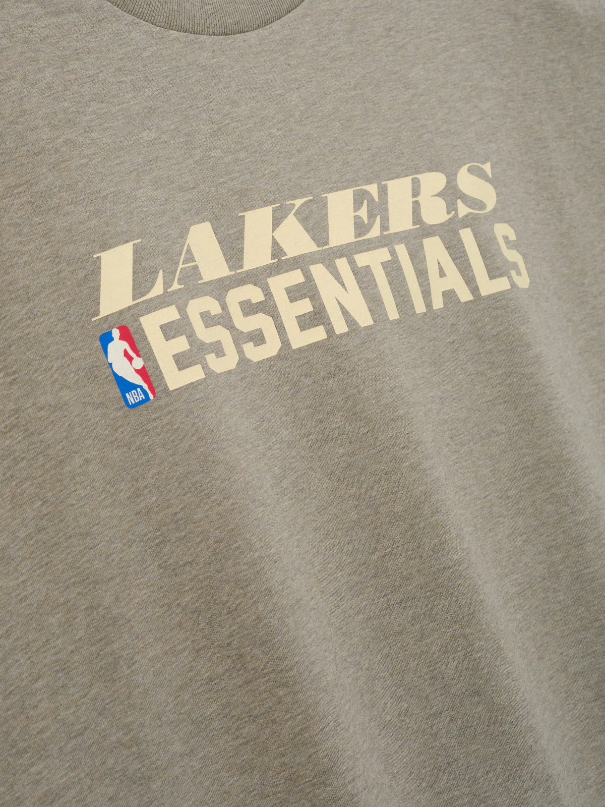 Remera Fear of God Essentials Lakers Merch Seal Heather