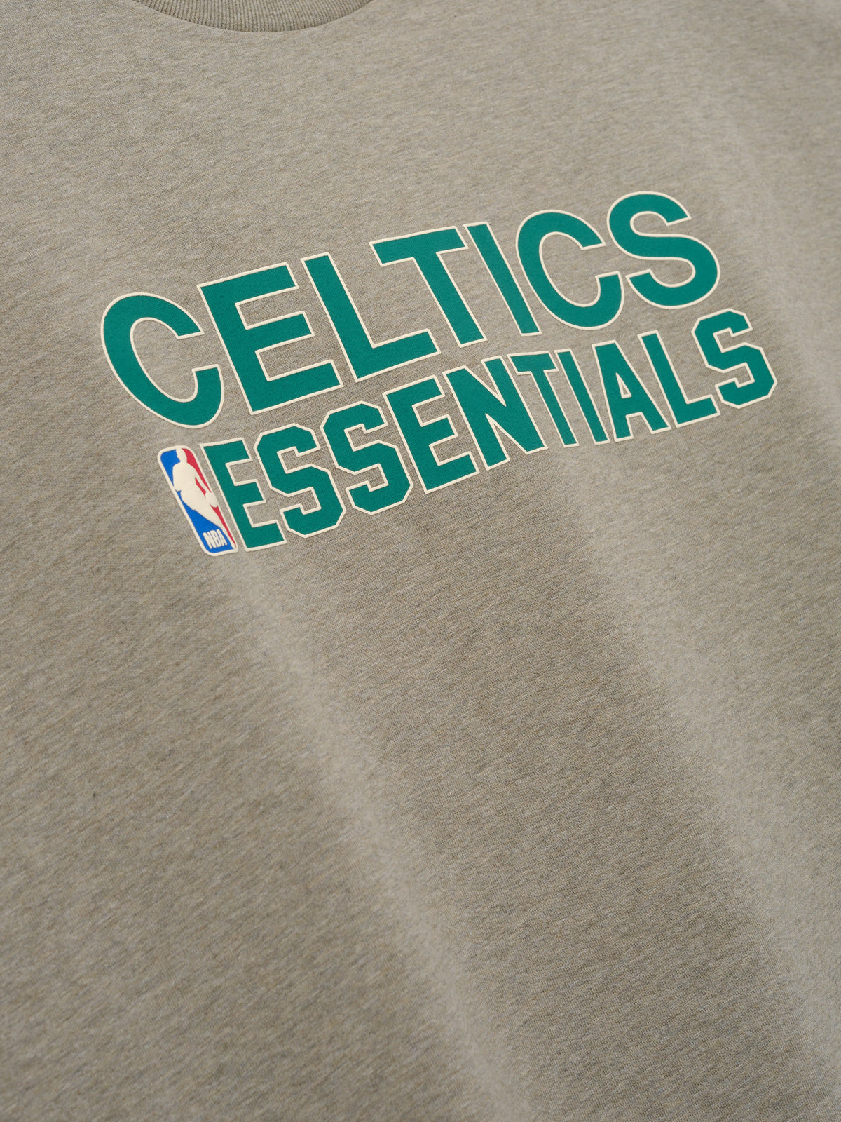 Remera Fear of God Essentials Celtics Merch Seal Heather