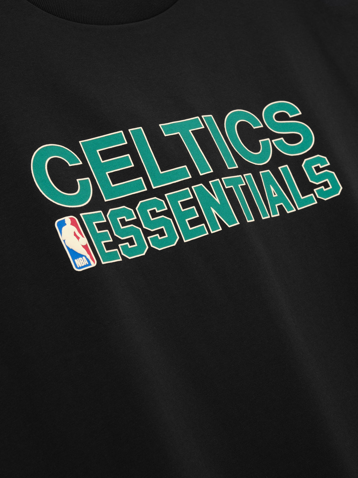 Remera Fear of God Essentials Celtics Muscle Negro