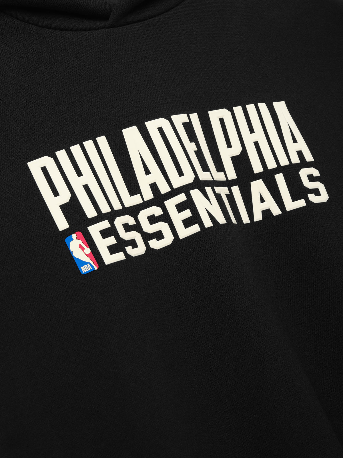 Buzo Fear of God Essentials Sixers 90s Relaxed Negro