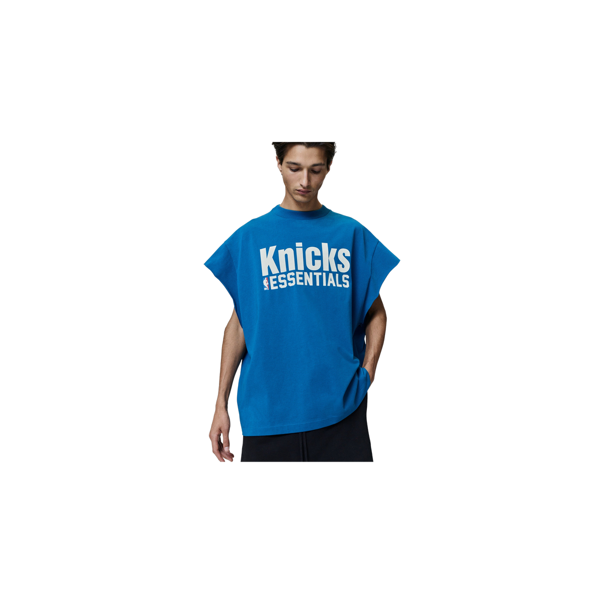 Remera Fear of God Essentials Knicks Muscle Blue Sapphire